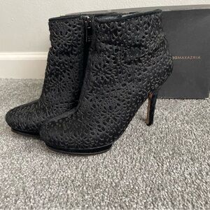 BCBGMaxAzria Van Black laser Cut-Out Heeled Booties Boots Pony hair  6B